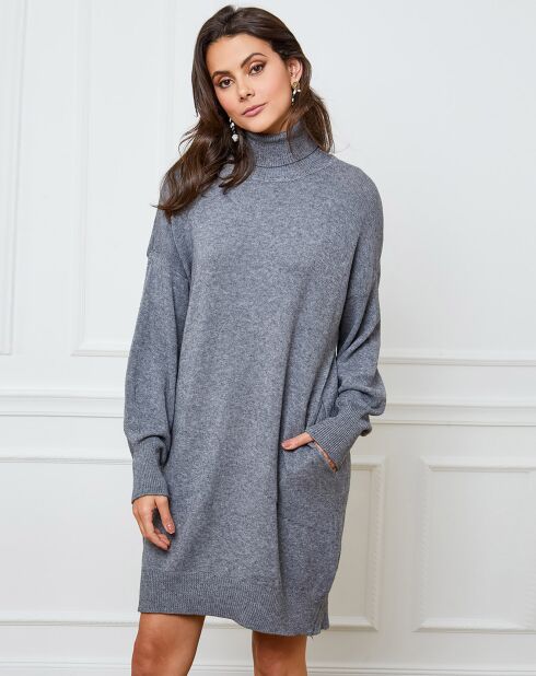 Halbgraues Kleid aus einer Kaschmirmischung