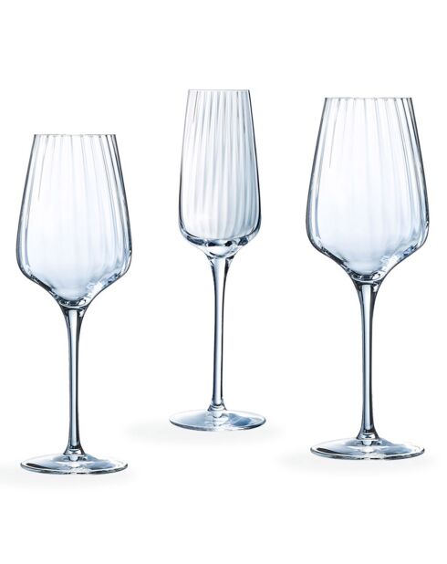 Set van 6 champagnefluiten + 12 transparant symmetrisch glaswerk