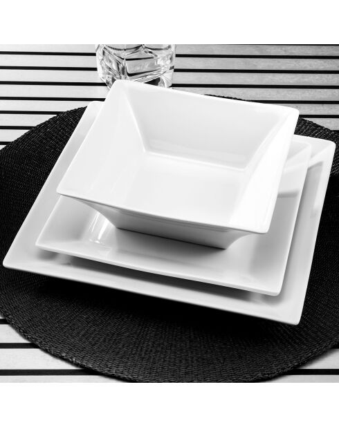 Ambassade servies van wit porselein - 18 stuks