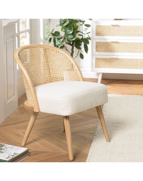 Sedia bassa in legno Hevea con tessuto riccio Albane bianco - 55x62x71 cm