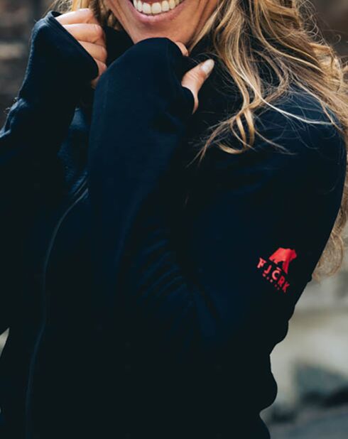 Ultraschwarze Jacke aus 100% Merinowolle