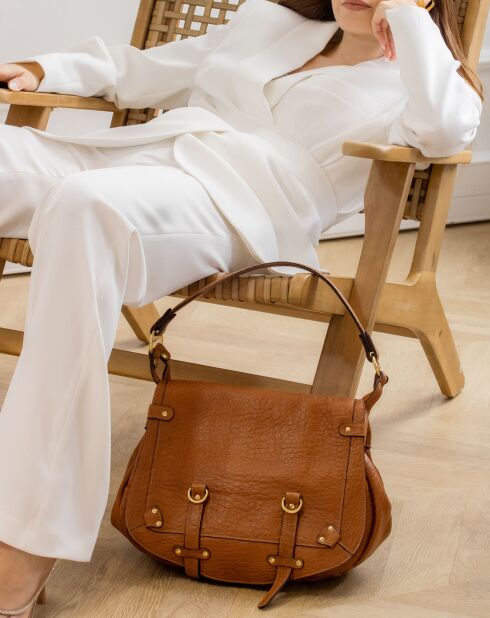 Bolso de hombro Jamily de piel de cordero camel - 36x28x9 cm