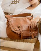 Bolso de hombro Jamily de piel de cordero camel - 36x28x9 cm