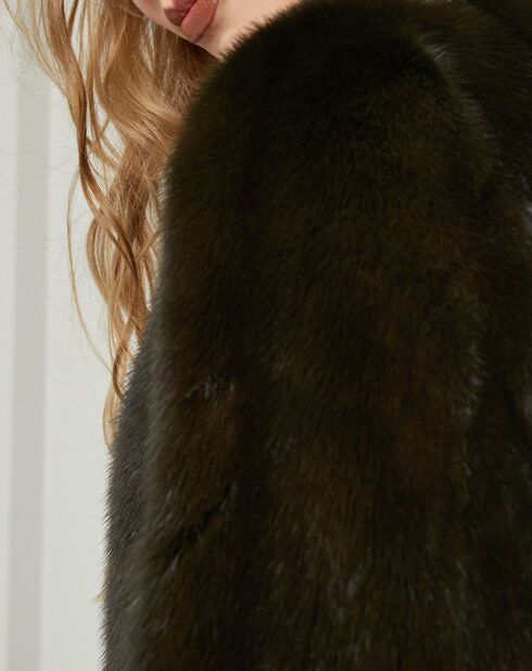 Khakifarbener Nerzpelzmantel