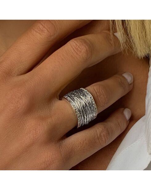 Rieten ring van gerhodineerd zilver en zirkonia