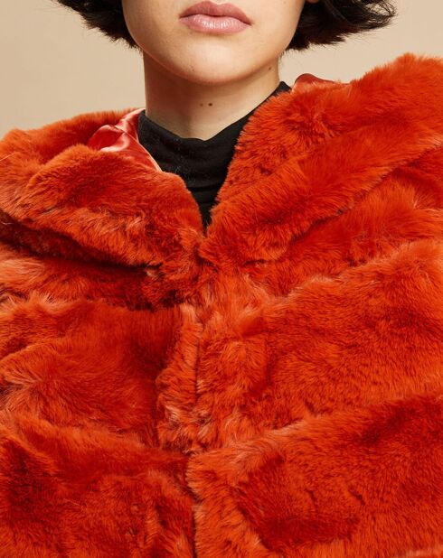 Gilet en fausse Fourrure à Capuche Angelina tangerine