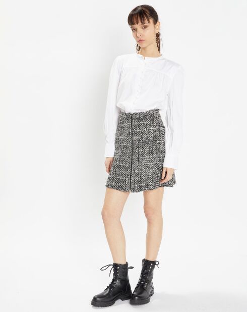 Weißes Batista-Hemd