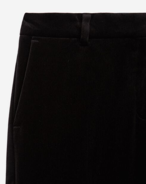 Pantalones de traje negros con detalle en la parte inferior acampanada