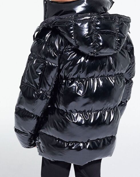 Schwarze Oversize-Daunenjacke
