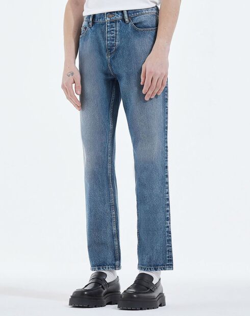 Gerade geschnittene Hose aus verwaschenem blauem Denim mit 5 Taschen