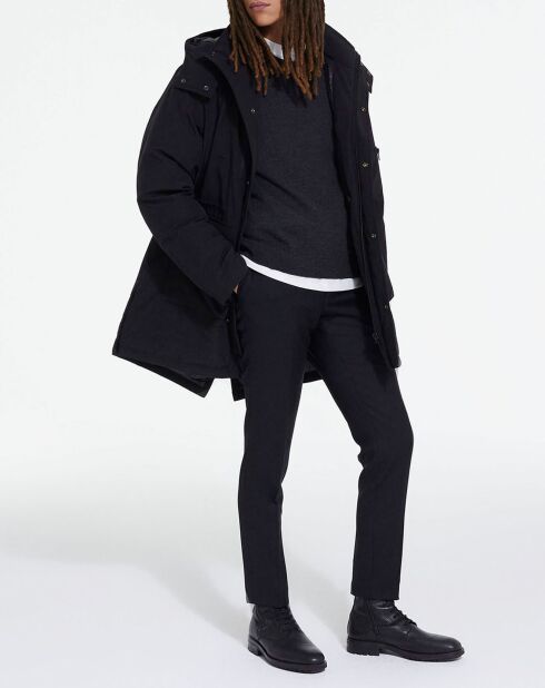Schwarzer mittellanger Parka mit mehreren Taschen