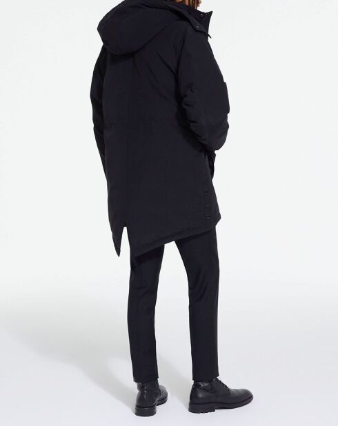 Schwarzer mittellanger Parka mit mehreren Taschen