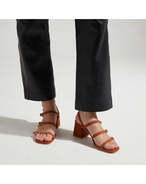 Sandalen aus ziegelorangefarbenem Leder mit Absatz 6 cm