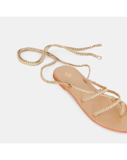 Platte sandalen van goudkleurig gevlochten leer