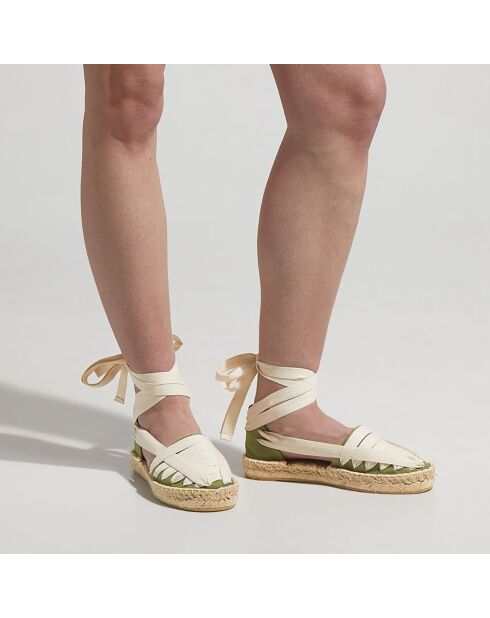 Espadrilles aus Bio-Baumwolle mit ecru-/khakigrünen Krawatten