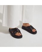 Mules plates en Cuir matelassées noires