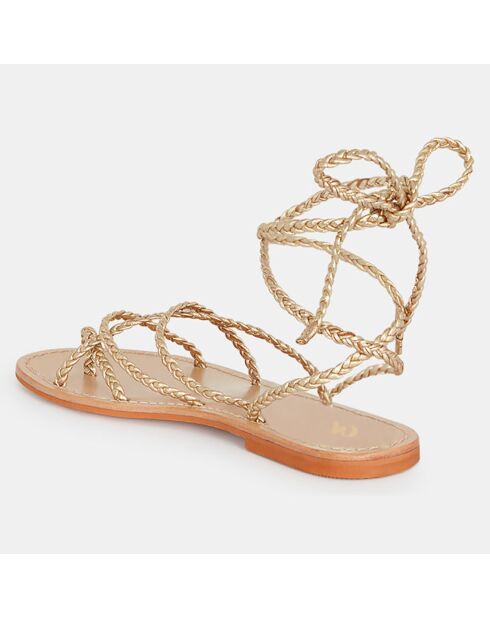 Platte sandalen van goudkleurig gevlochten leer