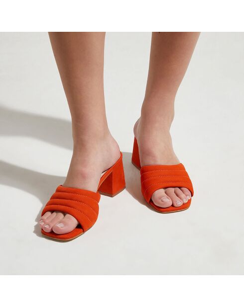 Mules con tacón de piel acolchada en color naranja - Tacón de 6 cm