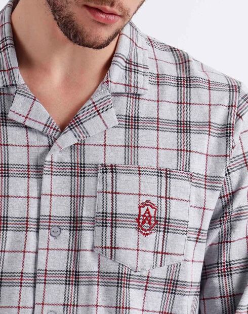 Pyjama-Shirt mit langen Ärmeln und grauer Hose