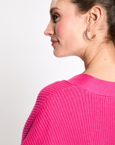 Cardigan rosa con bottoni grandi