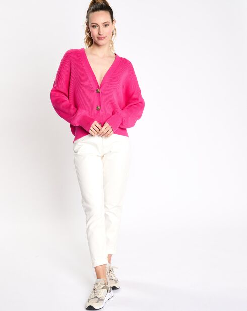 Cardigan rosa con bottoni grandi