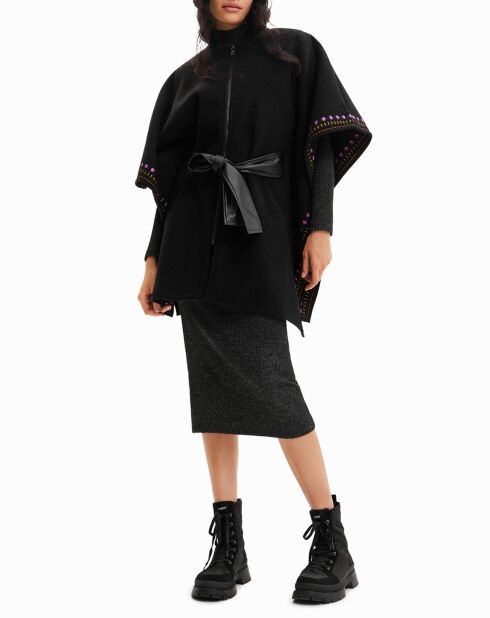 Schwarzer Xin-Poncho