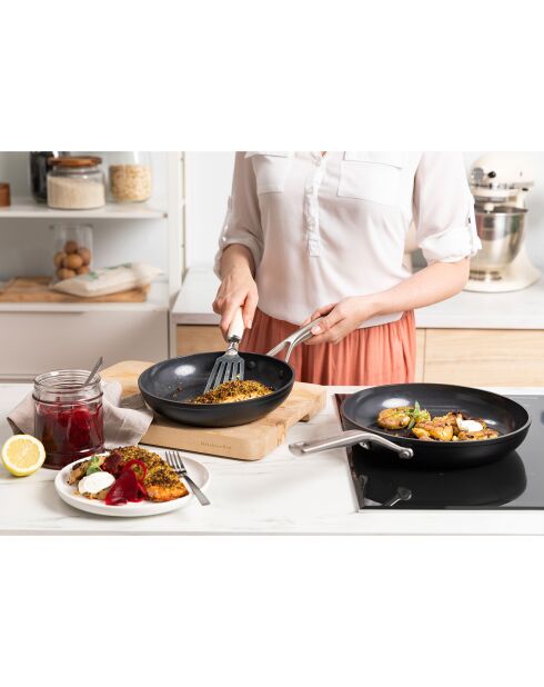 2 Poêles induction noires - D.20/28 cm