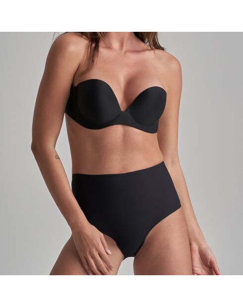 String taille moyenne plongeant dans le dos noir