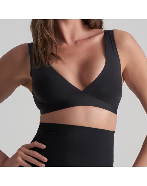 Zwarte bh met diepe uitsnijding