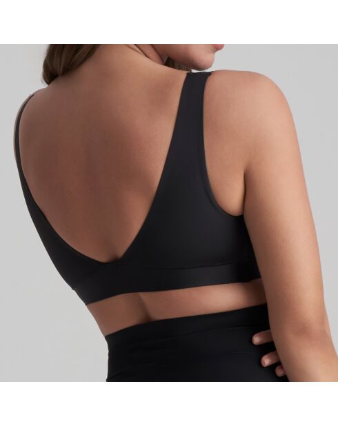 Zwarte bh met diepe uitsnijding