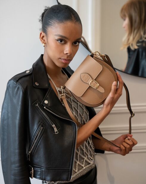 Bolso de hombro Polly de piel nude - 21x19x6 cm