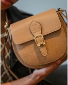 Bolso de hombro Polly de piel nude - 21x19x6 cm