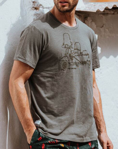 Kakigroen T-shirt voor in de auto