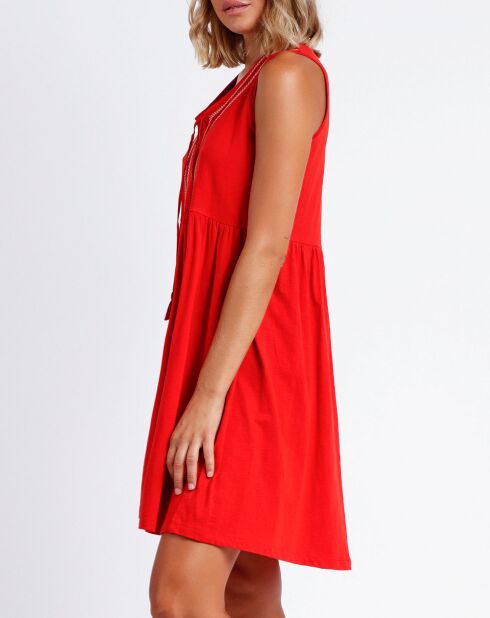 Robe blanche à motif cachemire rouge