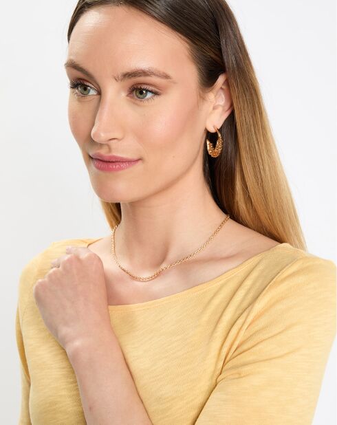 Gelbes T-Shirt mit U-Boot-Ausschnitt