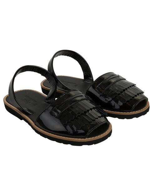 Sandalias negras de cuero universitario