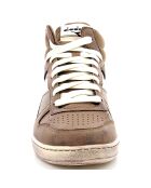 Braune und weiße Sneakers aus gebeiztem Leder