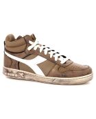 Braune und weiße Sneakers aus gebeiztem Leder