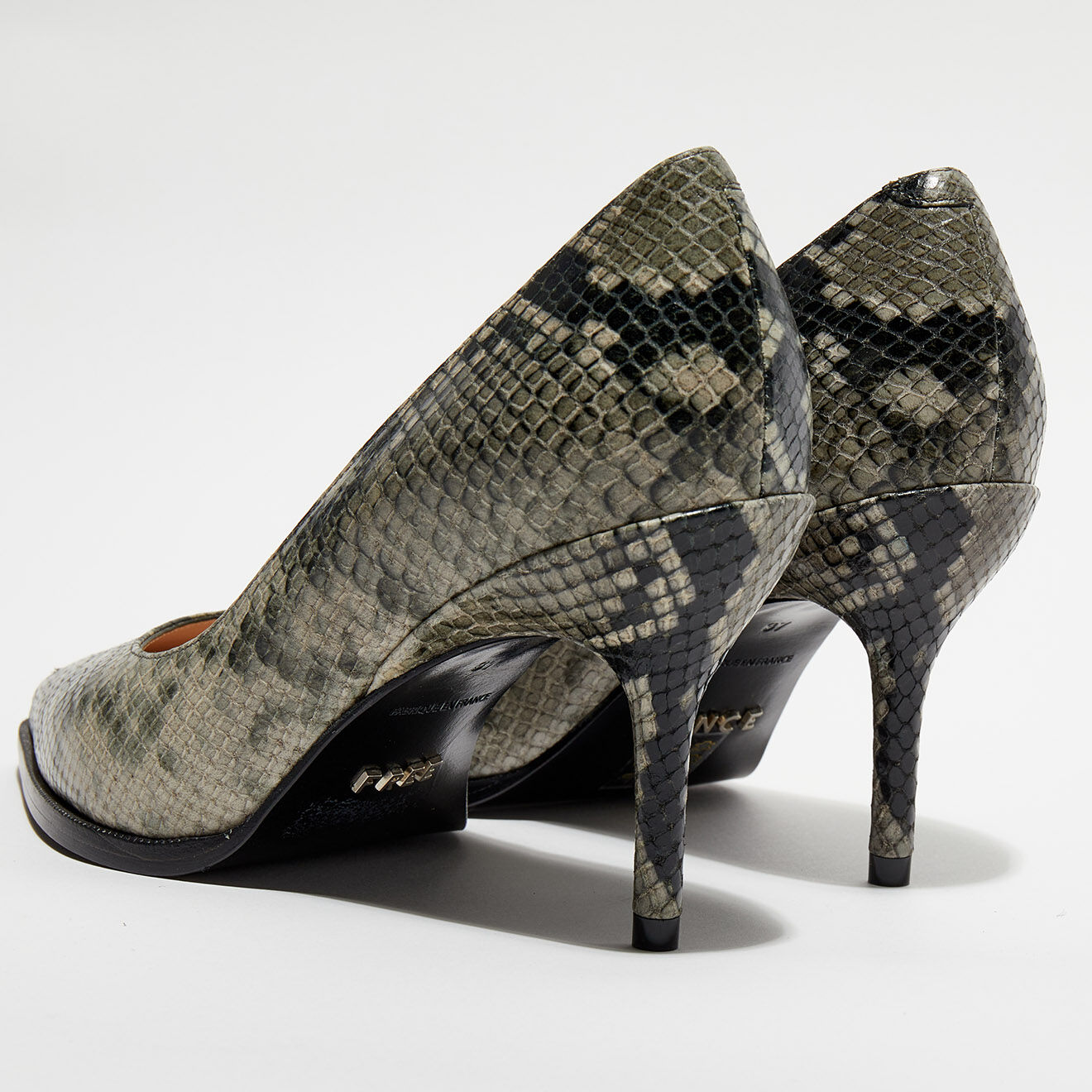 Escarpins en Cuir motif python Jamie caviar Talon 7 cm Vente privee Free Lance BazarChic