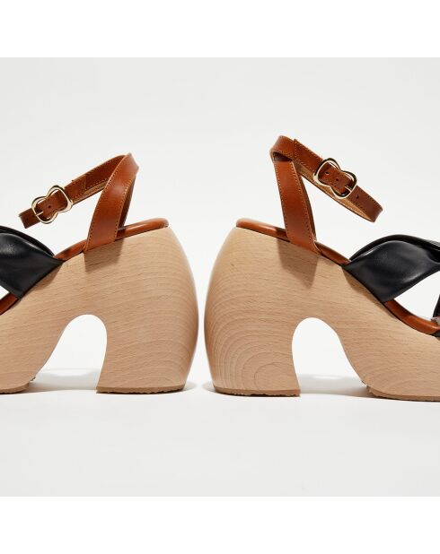 Sandalen van zwart leer met honingkleurige stevie, hak van 11,5 cm