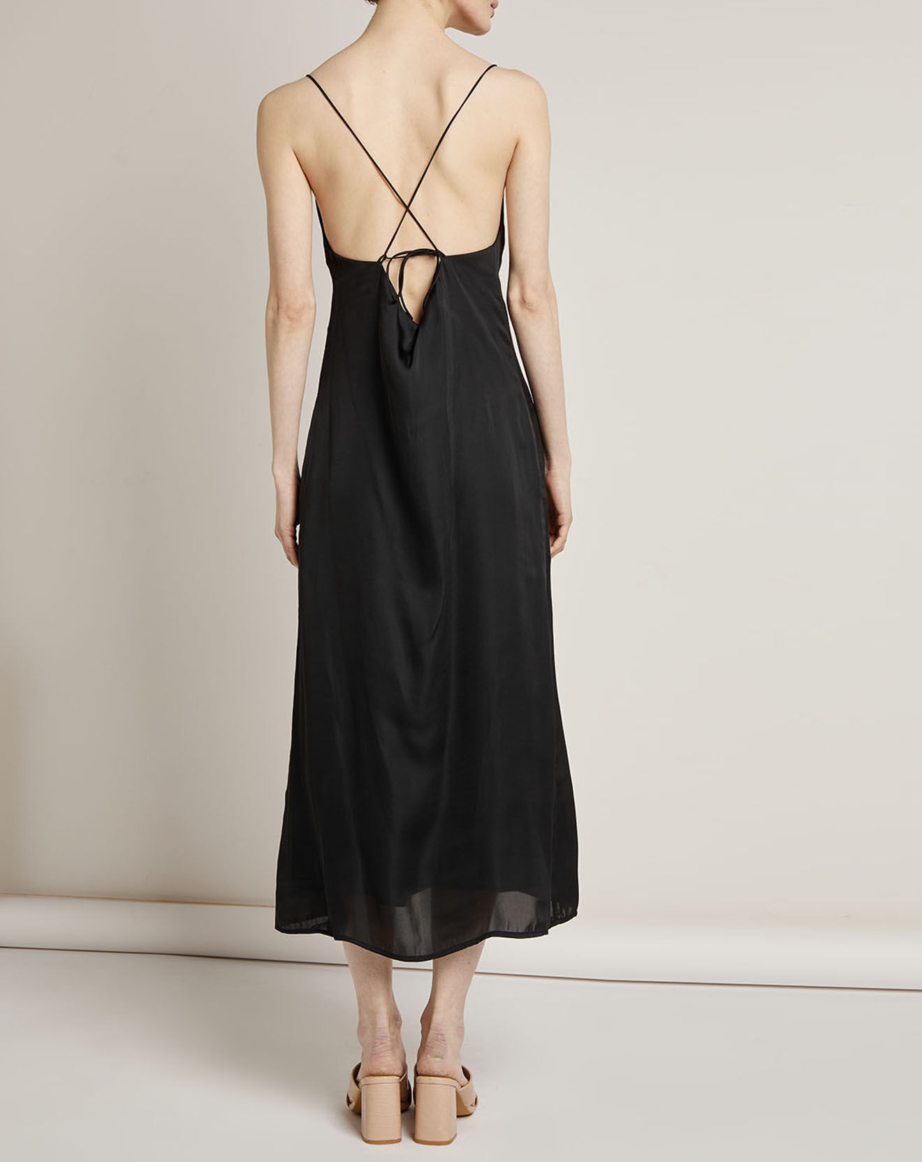 Robe satinee Jade noire Vente privee See u Soon BazarChic