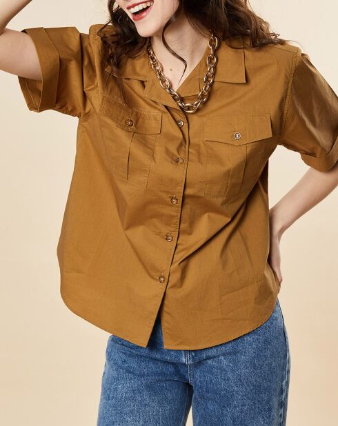 Camelkleurig overhemd van kersenrood katoen met korte mouwen