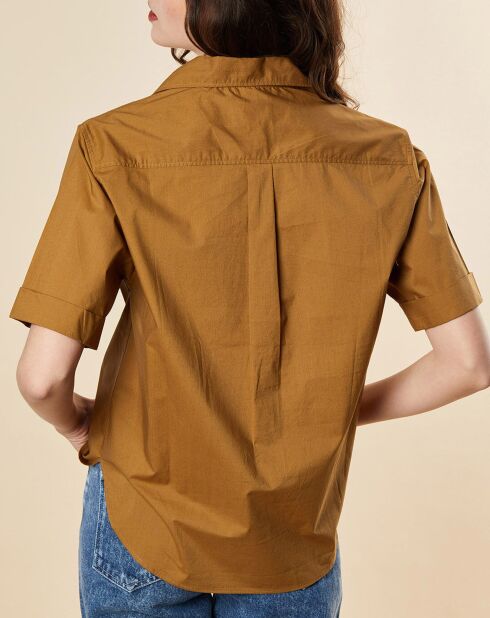 Camelkleurig overhemd van kersenrood katoen met korte mouwen