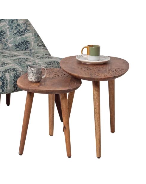 Set 2 tables d'appoint plateau sculpté bois massif | Acacia Adir