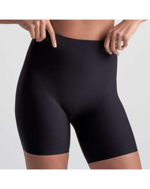 Schwarze, dehnbare Shorts mit mittlerer Taille