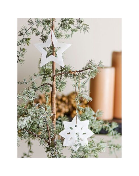 2 witte Otta-snuisterijen - D.9xB.0,5 cm