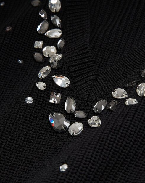 Pull col V avec Bijoux noir