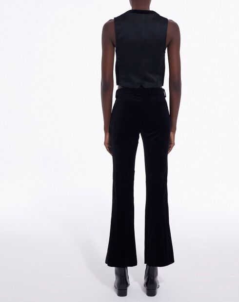 Pantalones de traje negros con detalle en la parte inferior acampanada