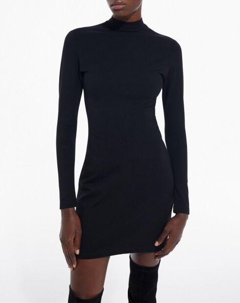 Robe Fitee détail Plumetis au dos noire