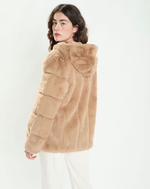 Camelkleurige jas van Carla